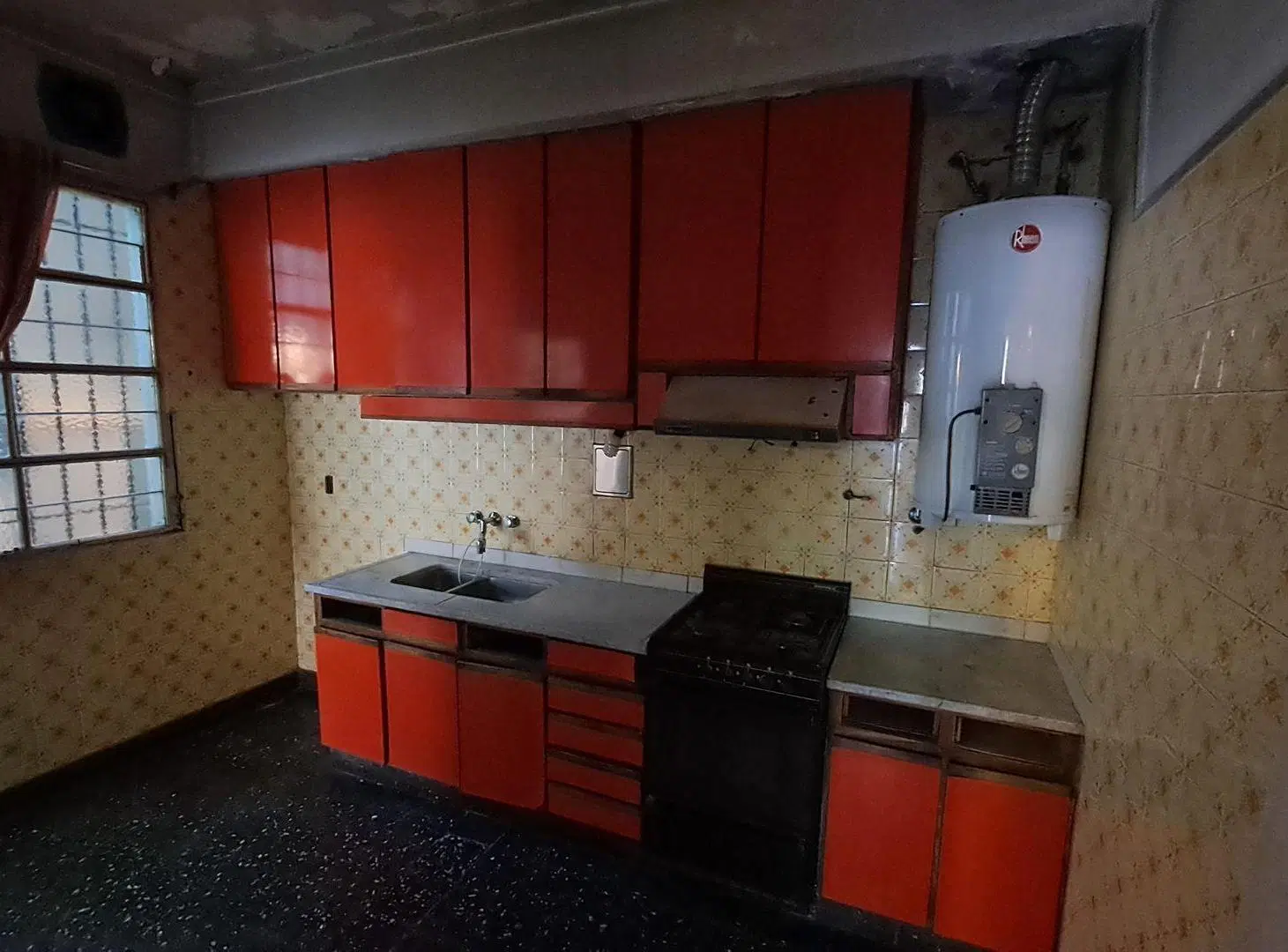 VENTA CASA CON TERRAZA Y COCHERA LANUS OESTE 4