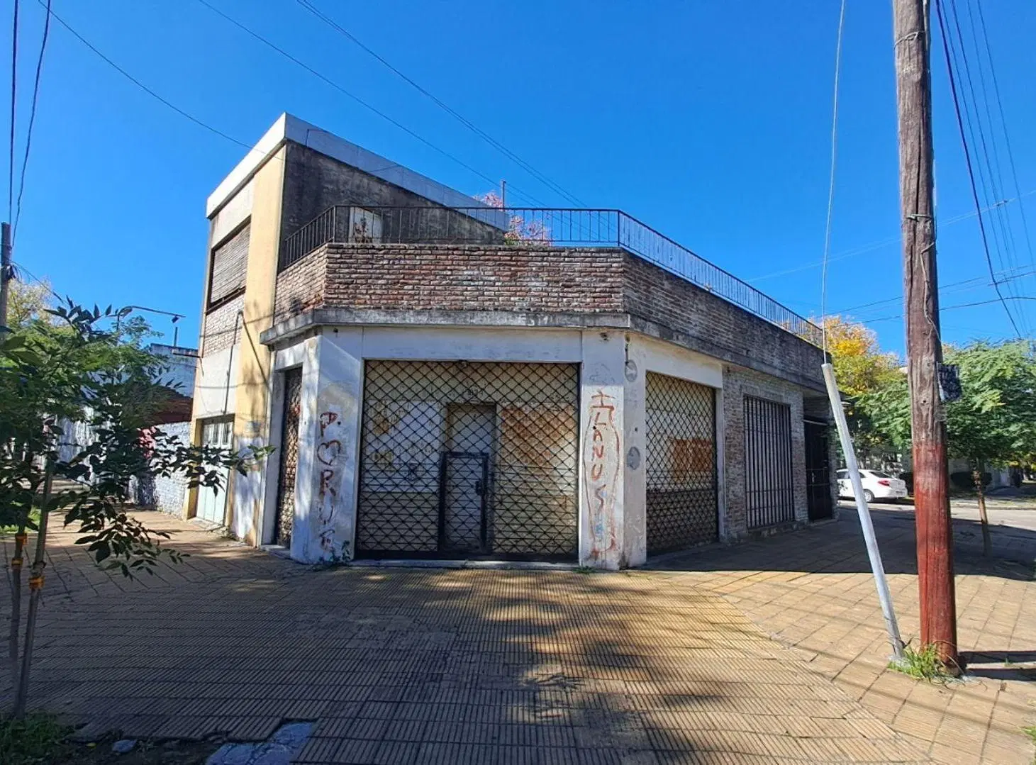 VENTA CASA CON TERRAZA Y COCHERA LANUS OESTE 5