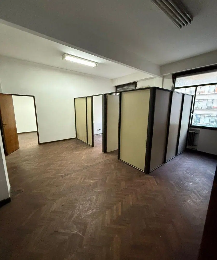 OFICINA AMPLIA EN VENTA DIAGONAL SUR 700 3