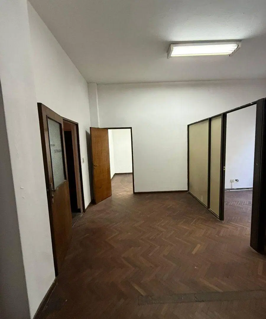 OFICINA AMPLIA EN VENTA DIAGONAL SUR 700 5
