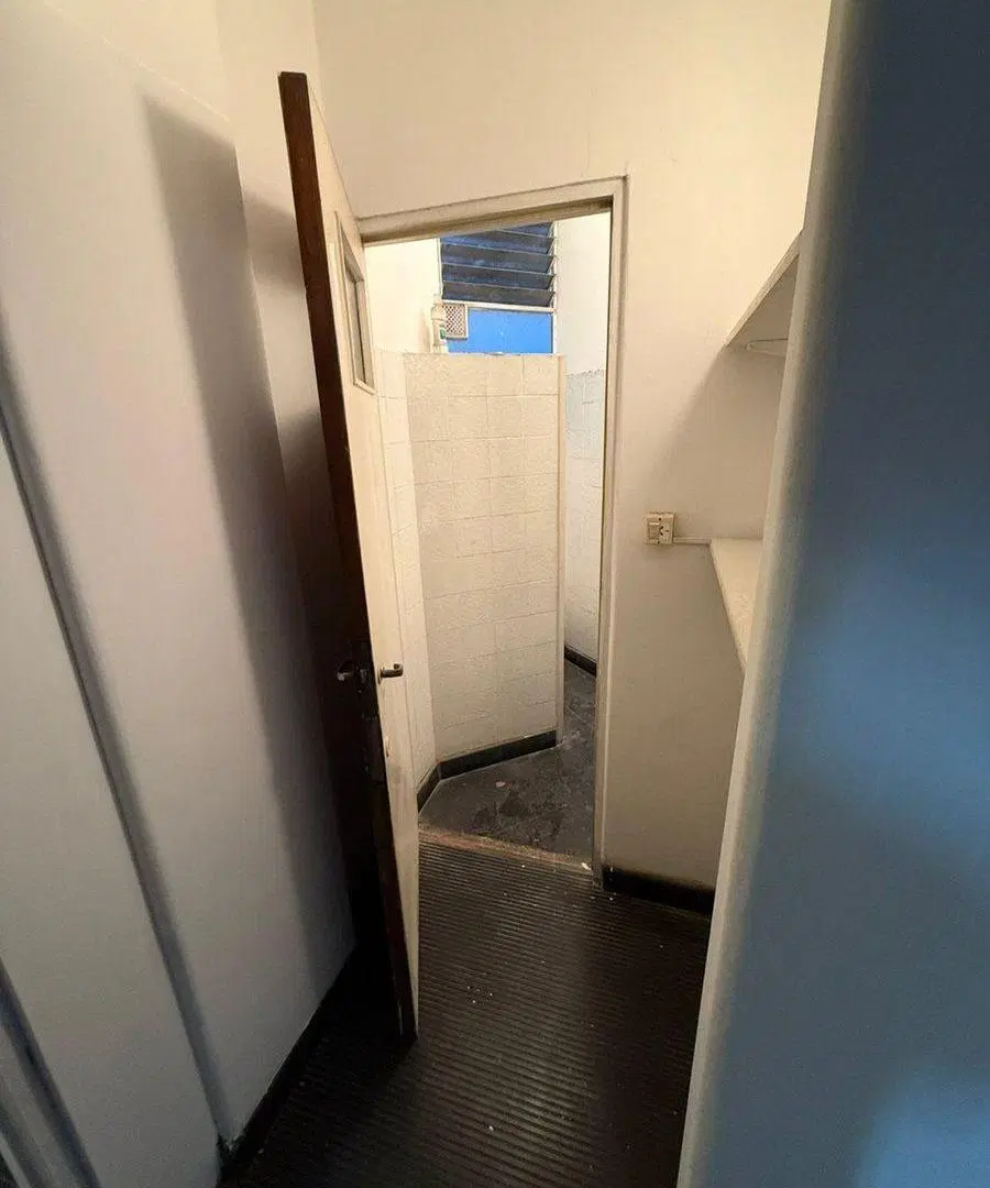 OFICINA AMPLIA EN VENTA DIAGONAL SUR 700 5
