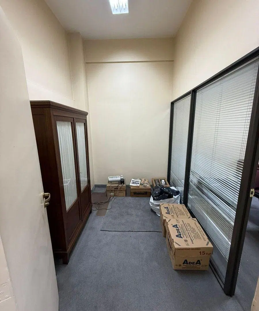OFICINA AMPLIA EN VENTA DIAGONAL SUR 700 4