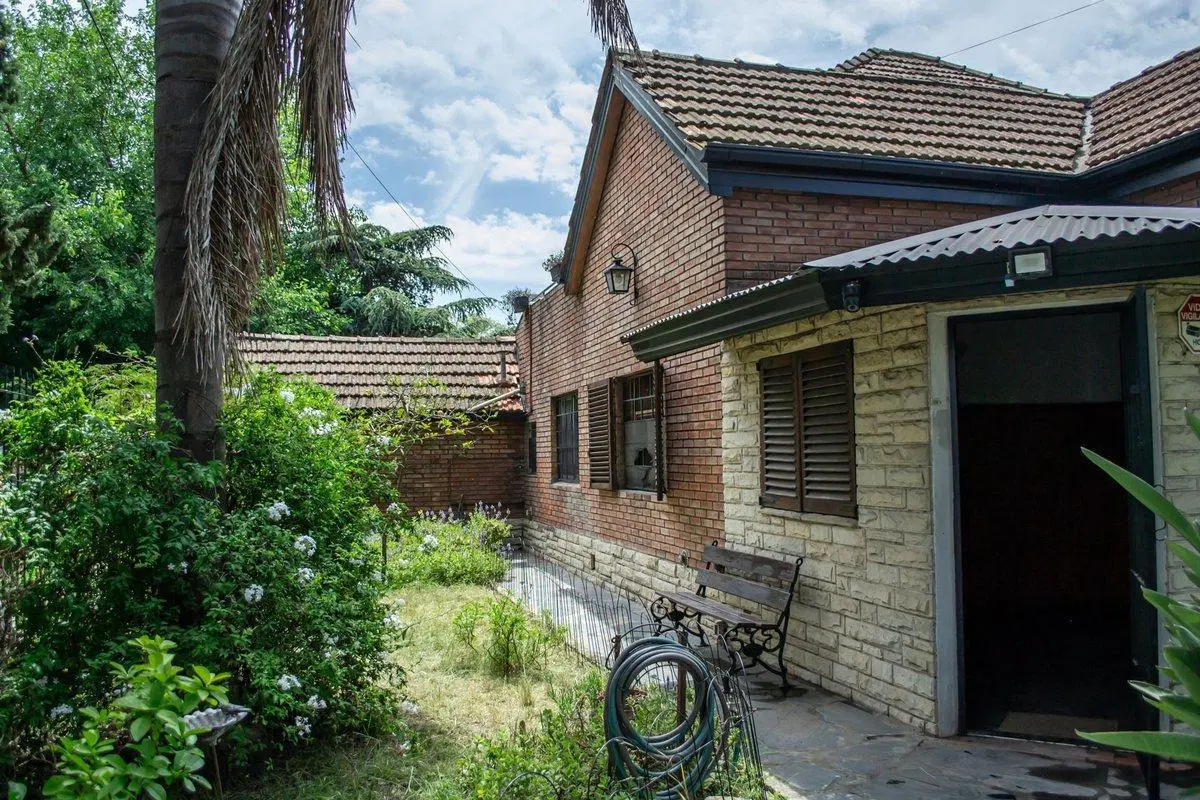 CASA 5 AMB C/PARQUE Y PILETA APTO CRÉDITO 2