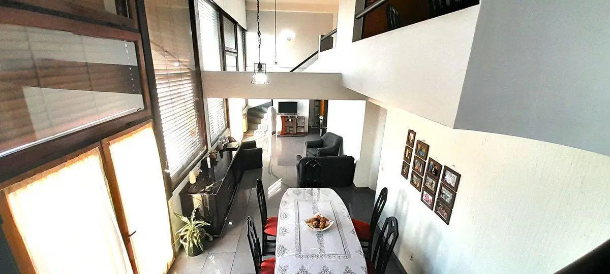 VENTA DEPTO 4 AMBIENTES C/ COCHERA EN LANUS 5