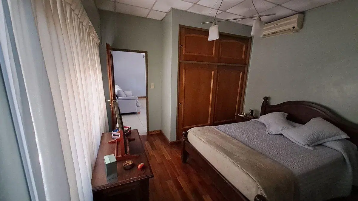 VENTA CASA 5 AMBIENTES COCHERA JARDIN MONTE GRANDE 4