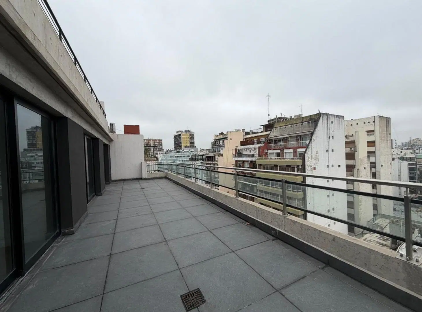 VENTA 4 AMBIENTES TERRAZA PROPIA Y DEPENDENCIA 2