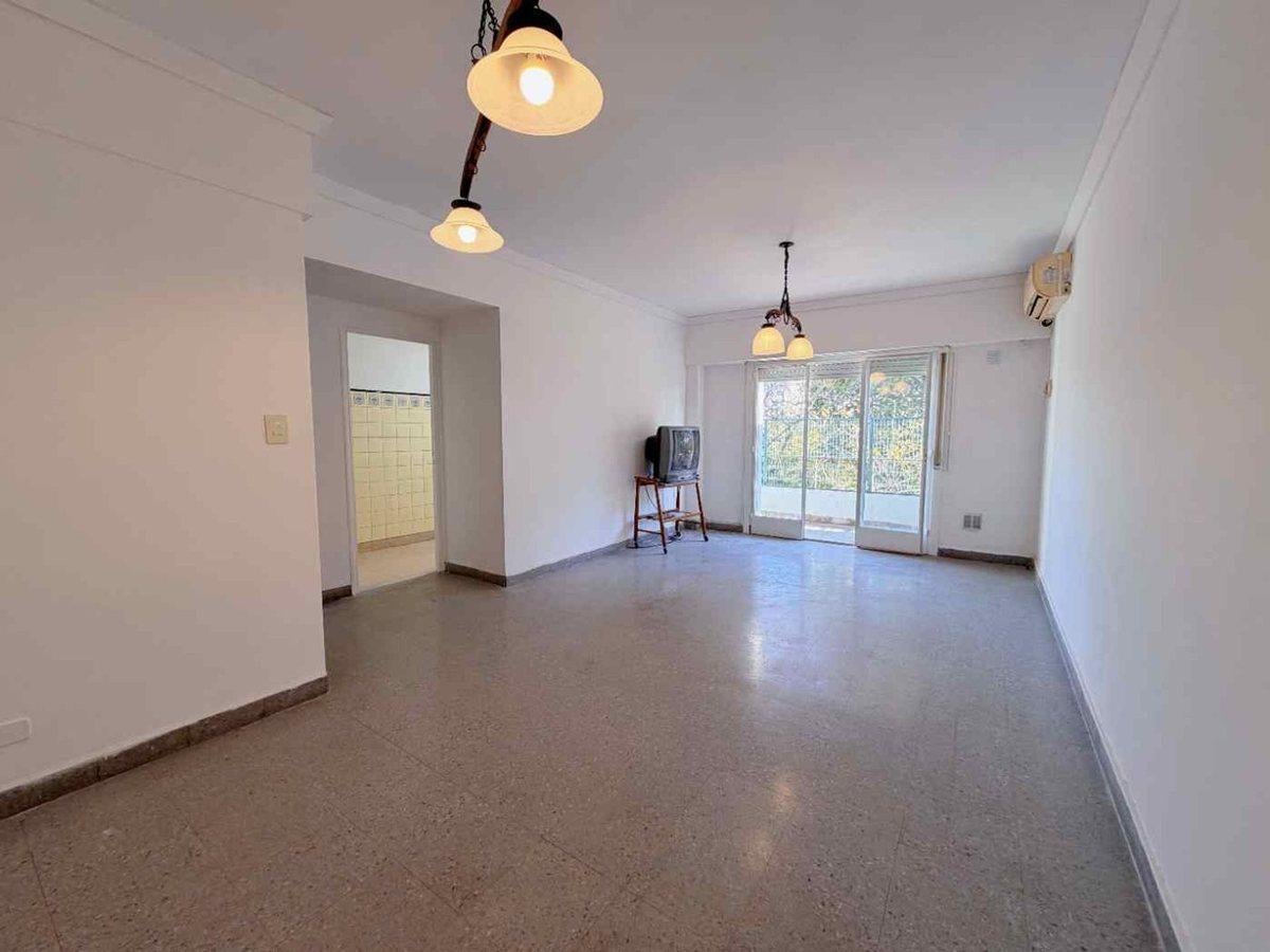 VENTA 3 AMB BALCON AL FRENTE VELEZ SARSFIELD