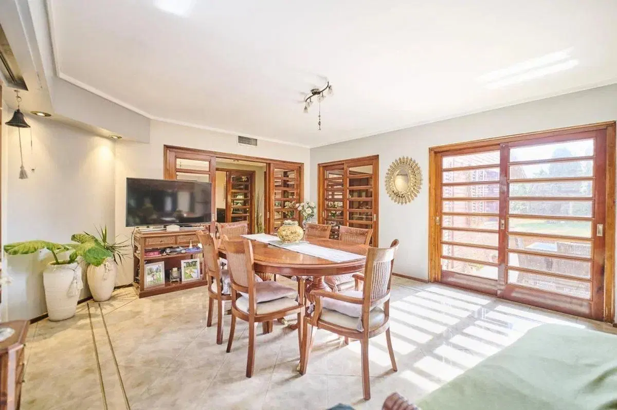 VENTA CASA 5 AMBIENTES PILETA JARDIN QUINCHO BANF 4