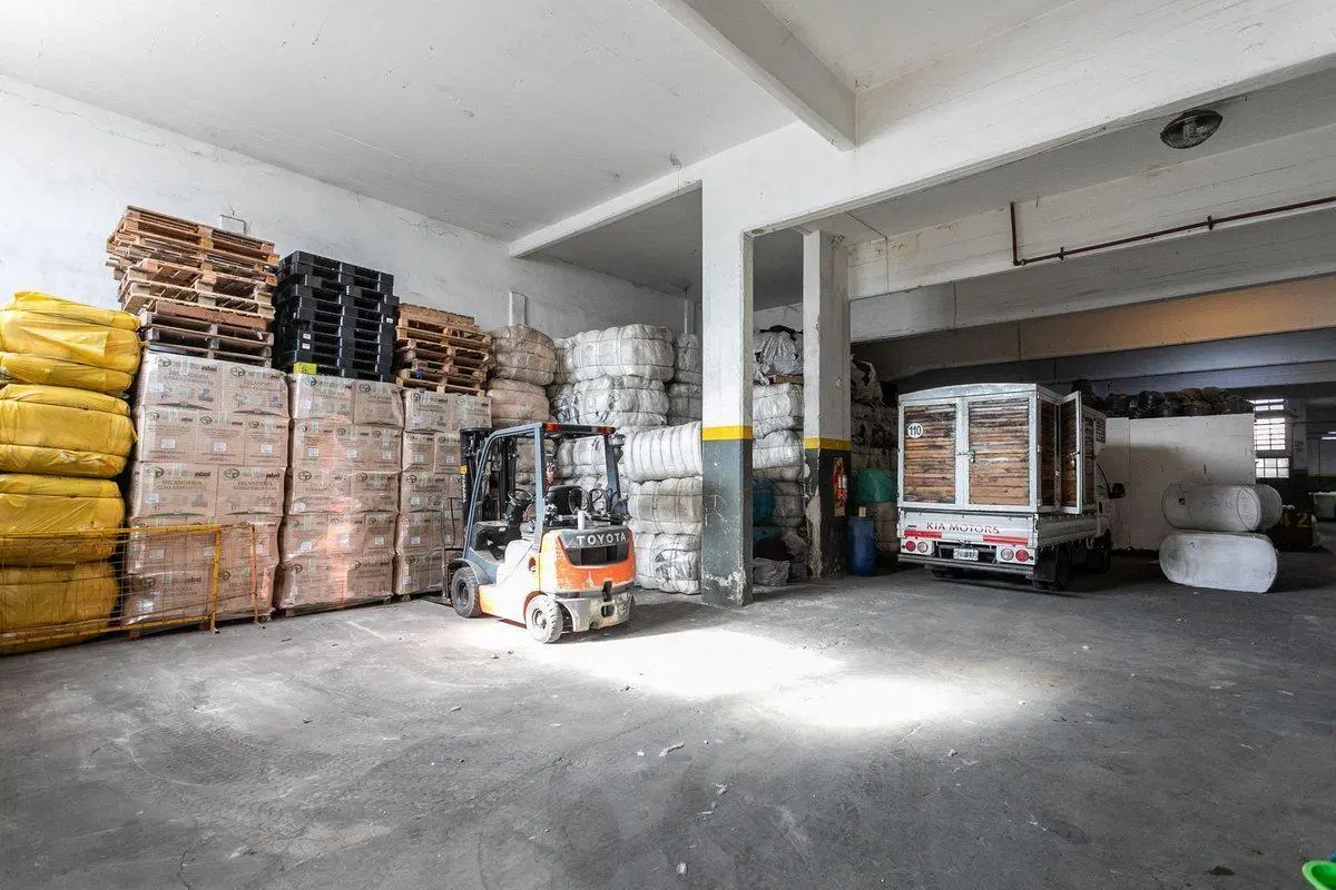 IMPORTANTE INMUEBLE COMERCIAL/INDUSTRIAL V. DEVOTO 3