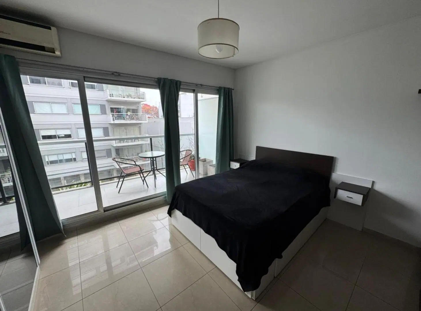 VENTA MONOAMBIENTE LUMINOSO BALCON FRENTE PILETA 2