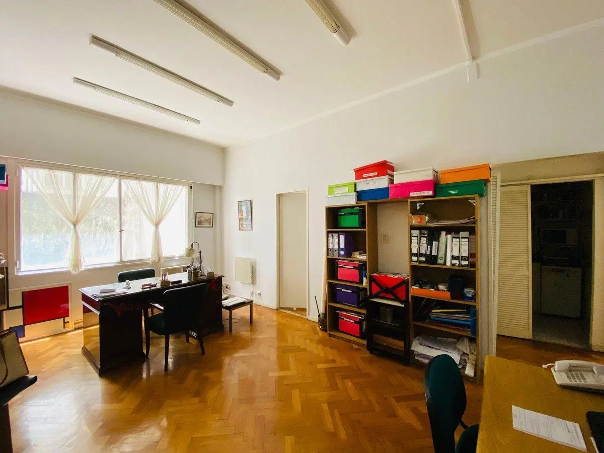 VENTA OFICINA EN EDIFICIO APTO PROFESIONAL RETIRO 2
