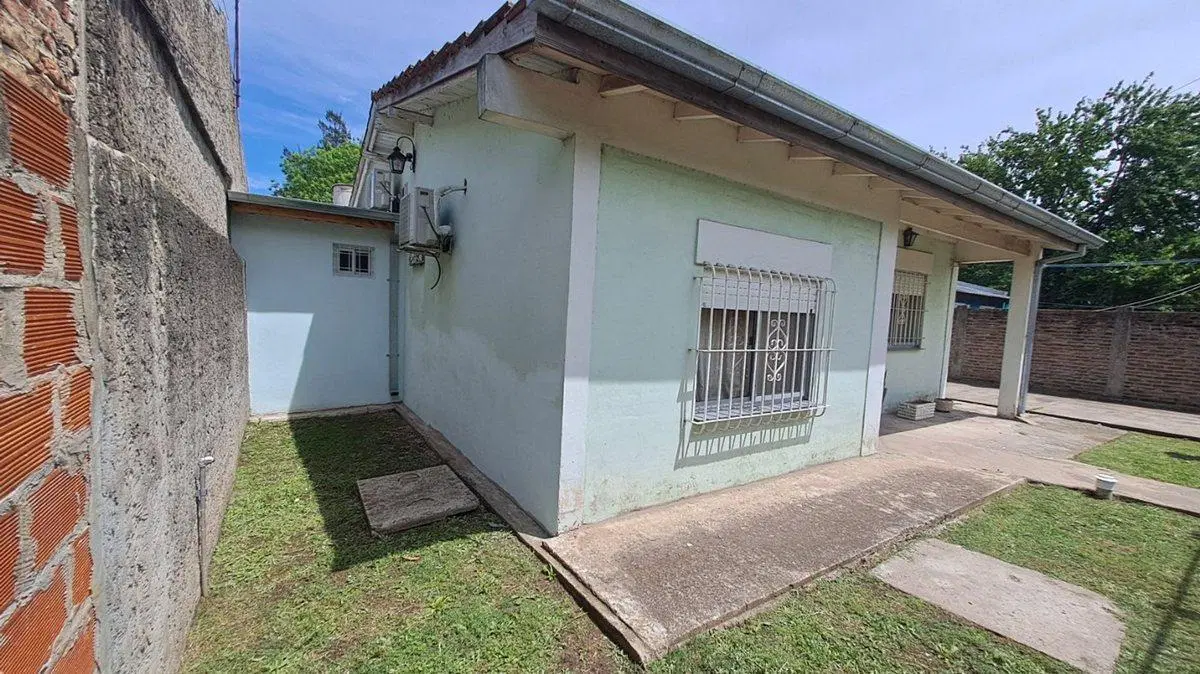 VENTA CASA 3 AMBIENTES, AMPLIO JARDIN, COCHERA 3