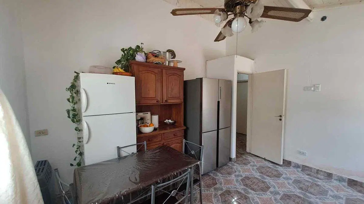 VENTA CASA 3 AMBIENTES, AMPLIO JARDIN, COCHERA 4