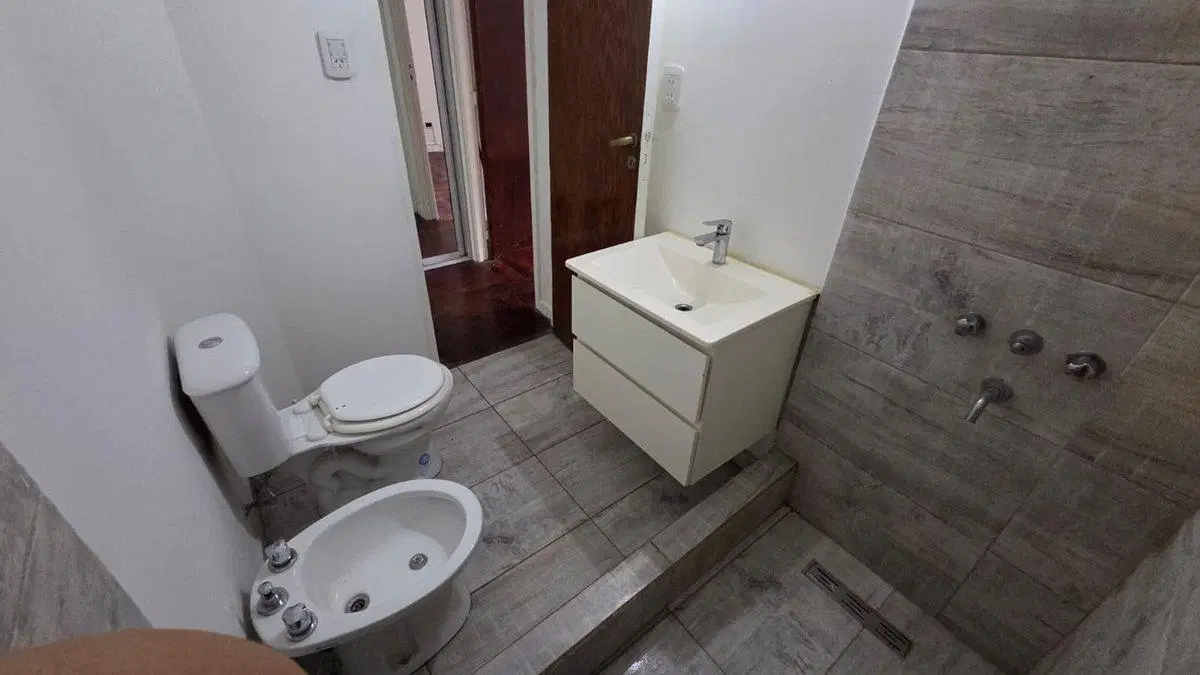 VENTA DEPARTAMENTO 2 AMBIENTES FLORES 5
