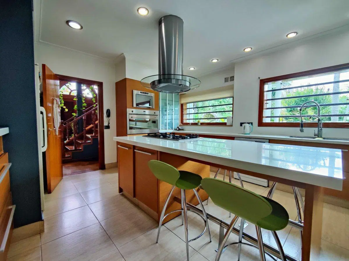 CASA 7 AMBIENTES VENTA RANELAGH JARDIN POR INOMATA 8