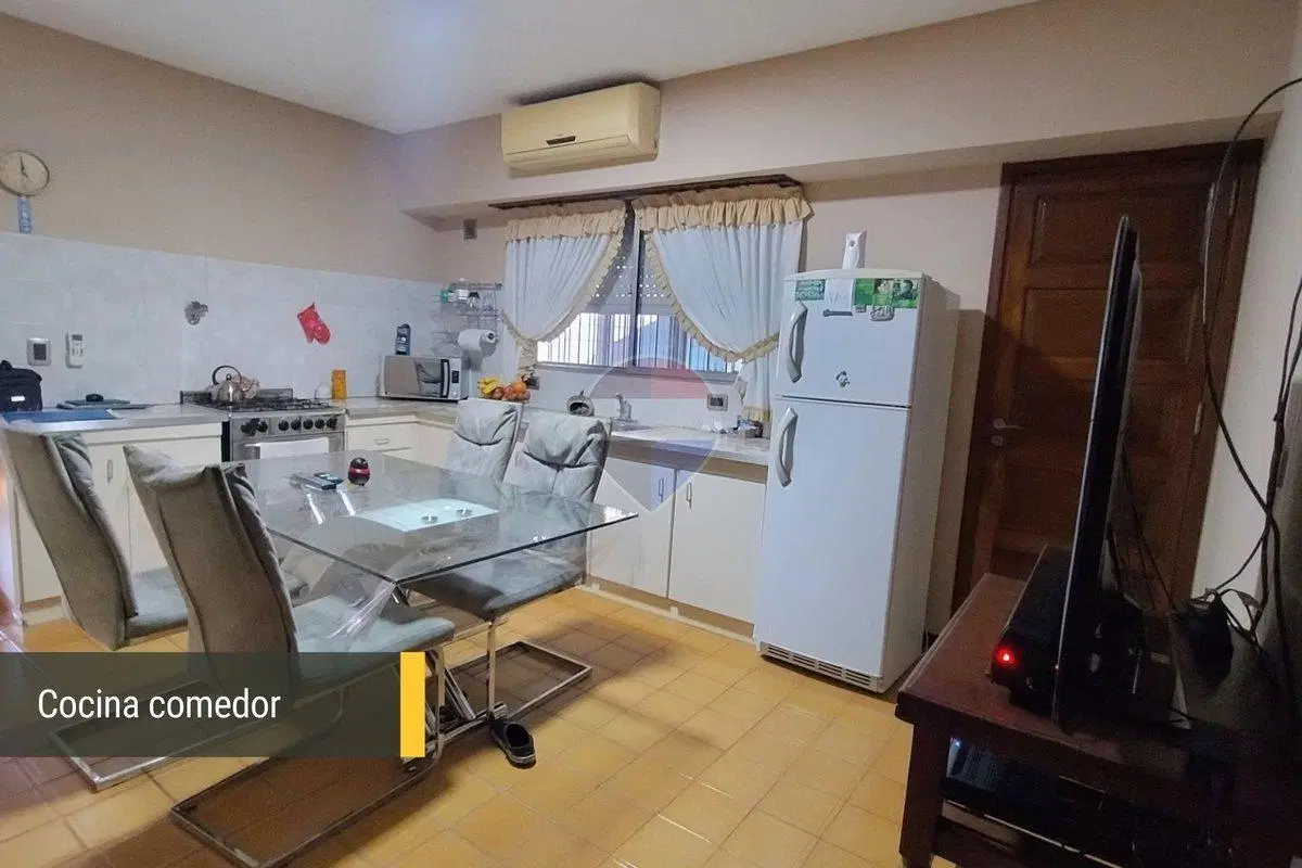 Venta casa en Quilmes quincho, playroom 2 cocheras 5