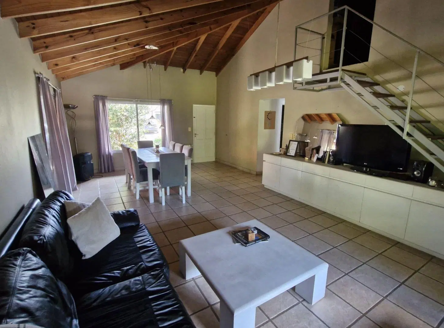 CASA DE 3 DORMITORIOS EN BARRIO SAINT MATTHEW´S 8