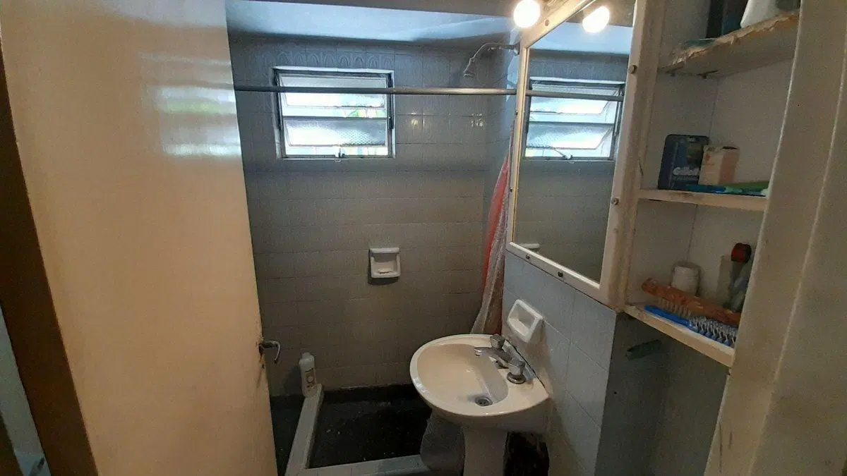 VENTA DE CASA 5 AMBIENTES LANUS CENTRO CON COCHERA 5