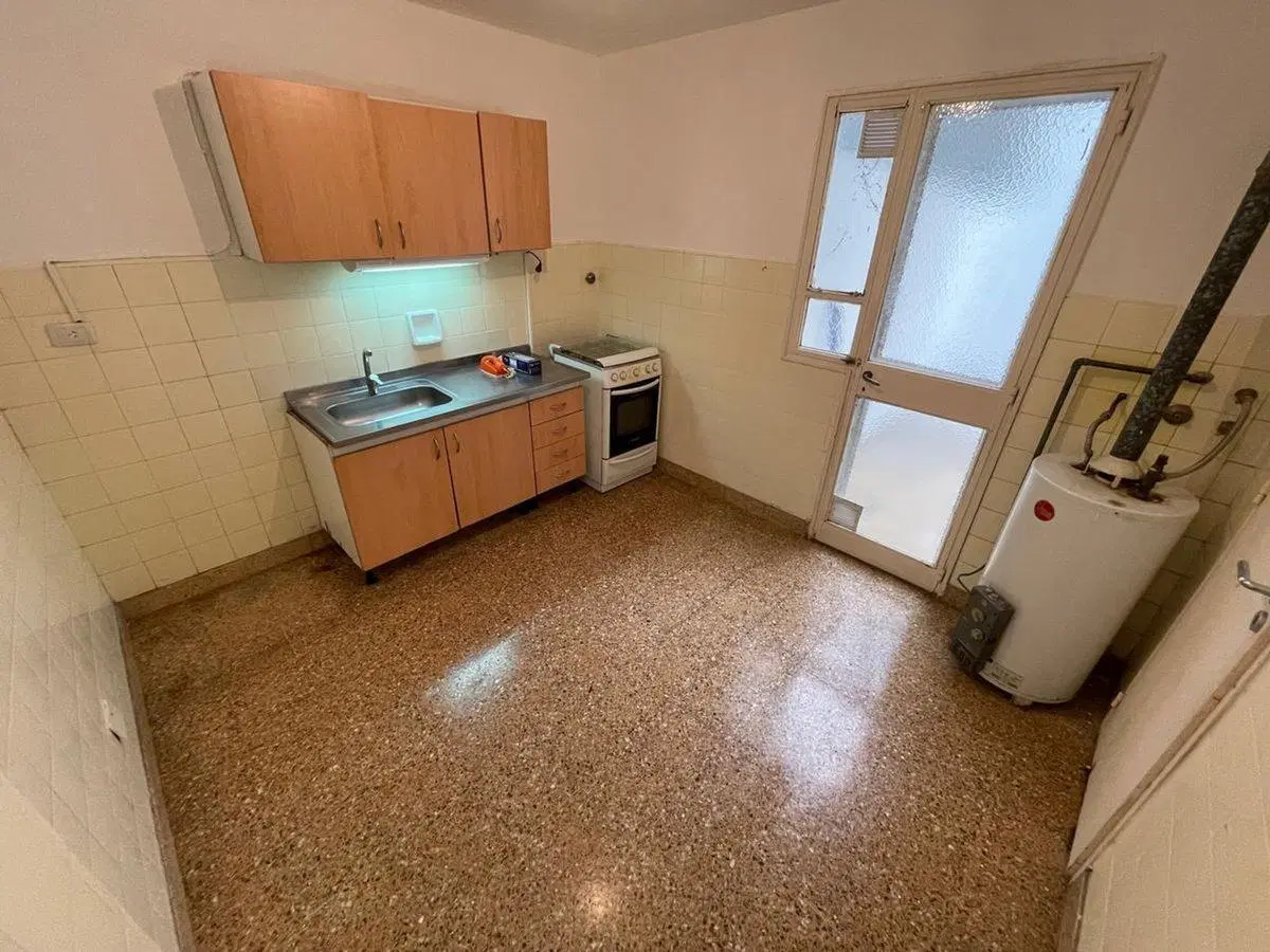 VENTA  DEPTO.  3 AMB  C/ PATIO- BARRIO: BOEDO- 4