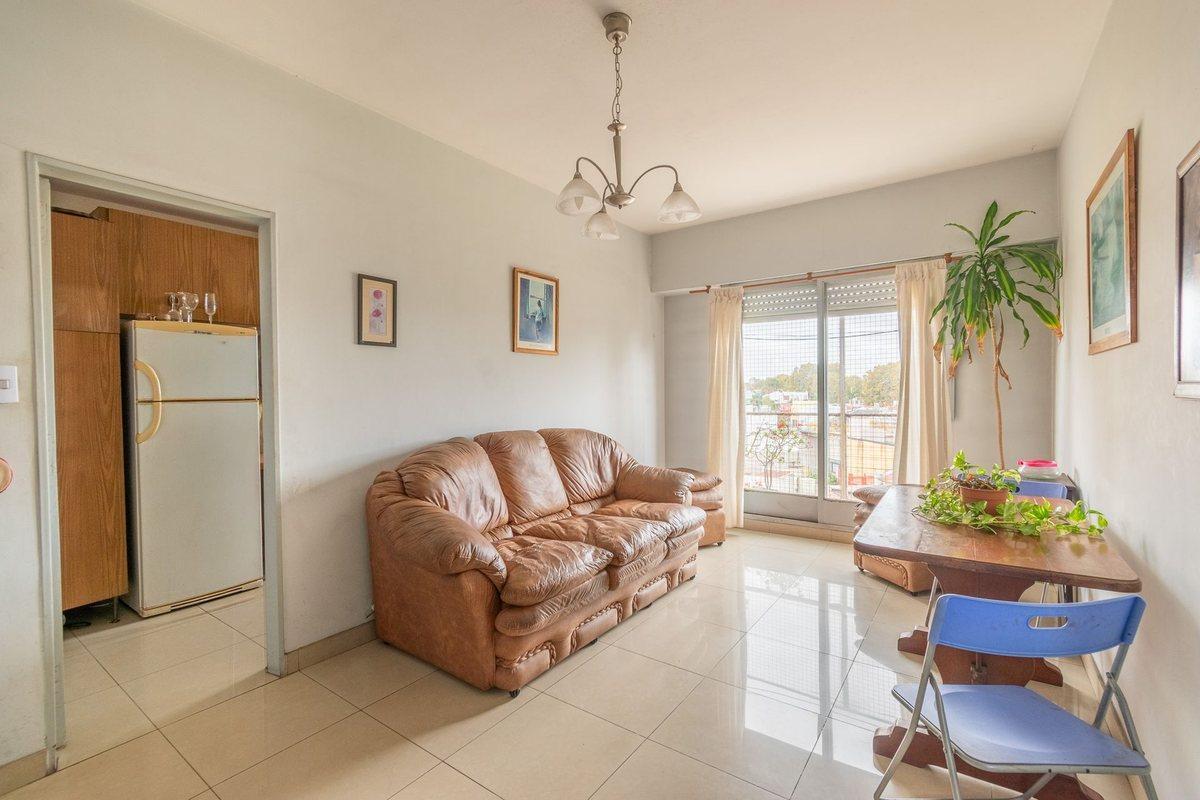 VENTA 3 AMBIENTES CON BALCON Y COCHERA VERSALLES