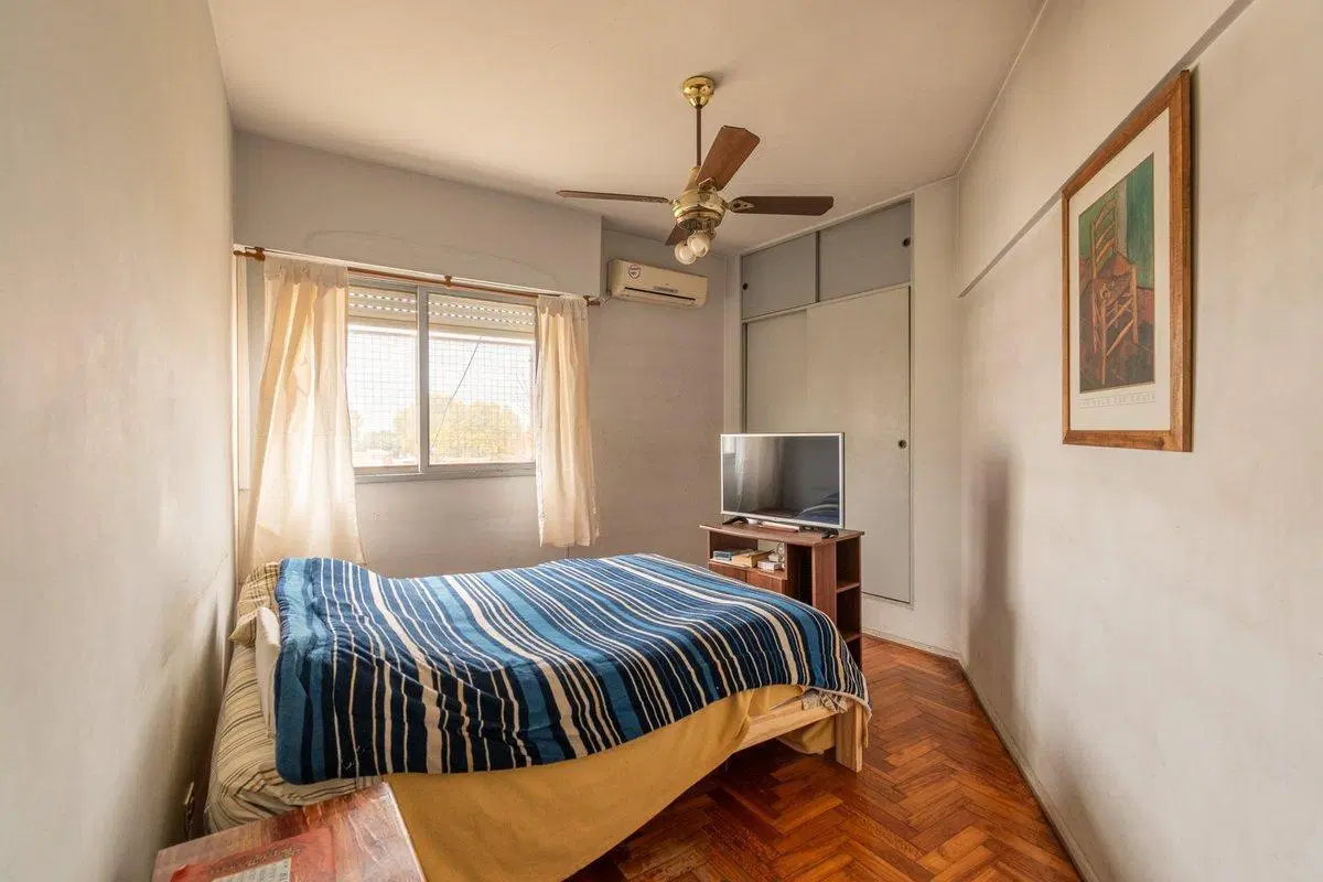 VENTA 3 AMBIENTES CON BALCON Y COCHERA VERSALLES 4