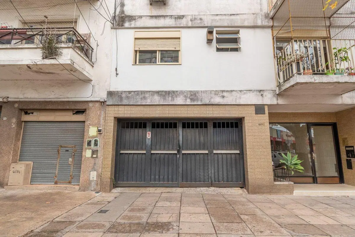VENTA COCHERA VERSALLES 3