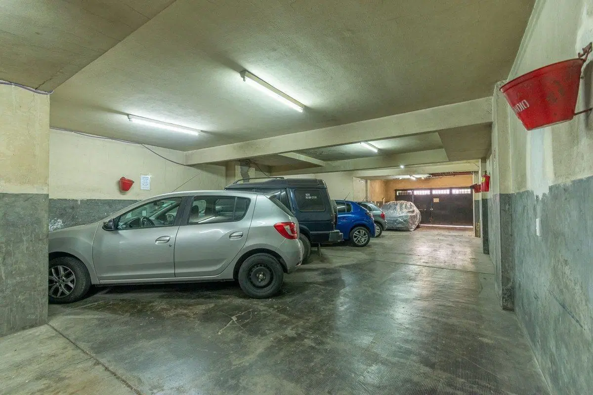 VENTA COCHERA VERSALLES 2