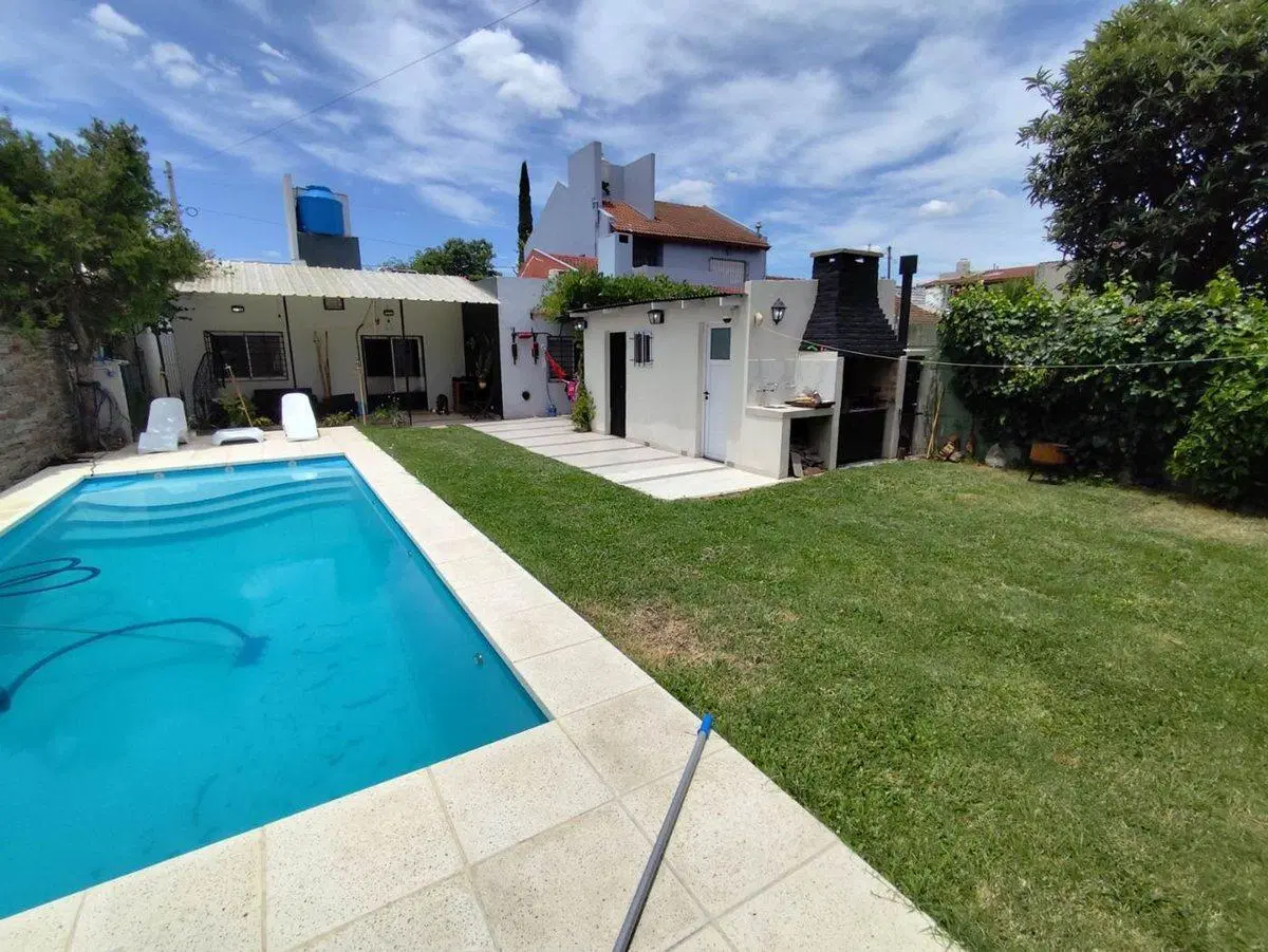 CASA VENTA CASTELAR 4 AMB PARQUE PISCINA COCHERA 3