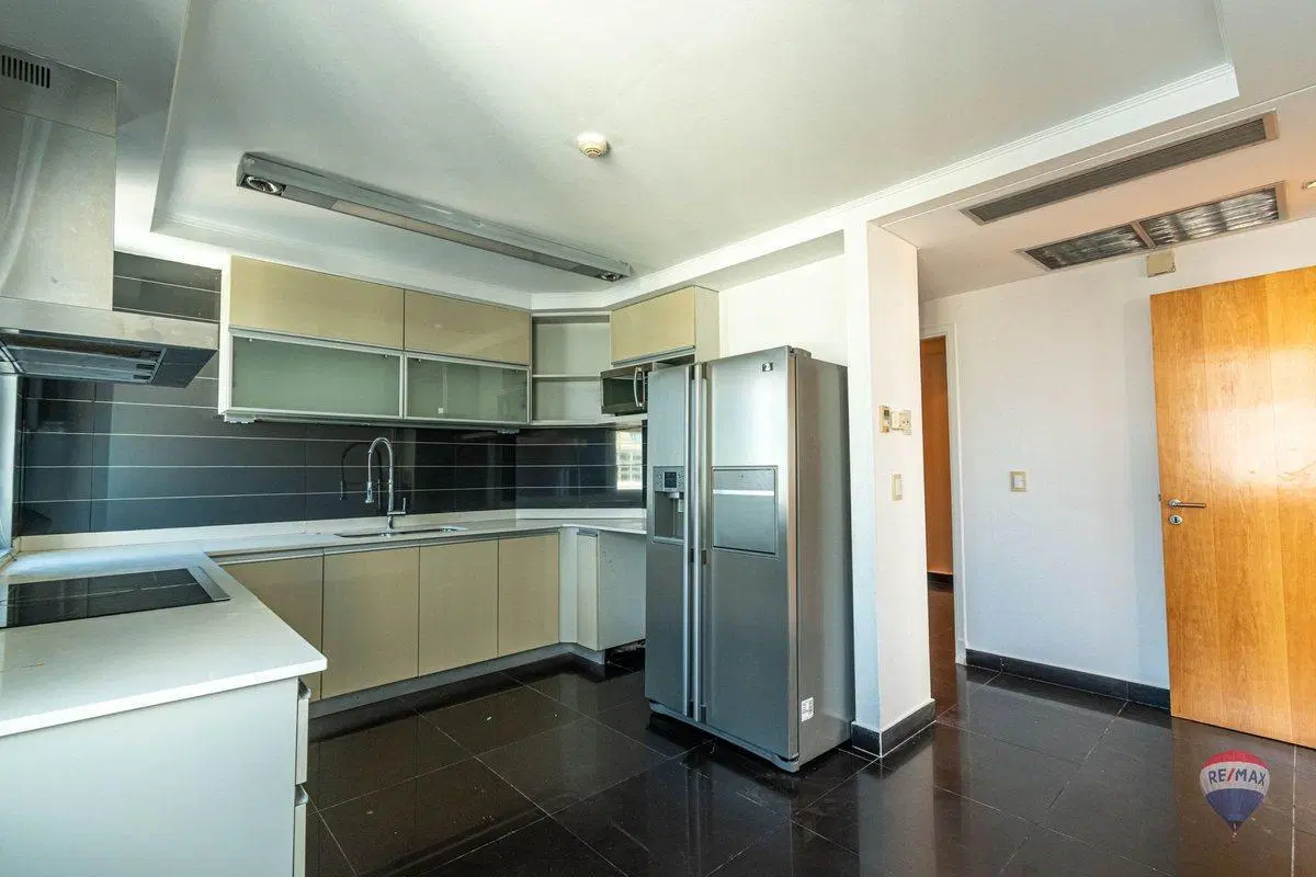 VENTA DEPTO.  DÚPLEX  4 AMB 2 COCHERAS PTO. MADERO 5