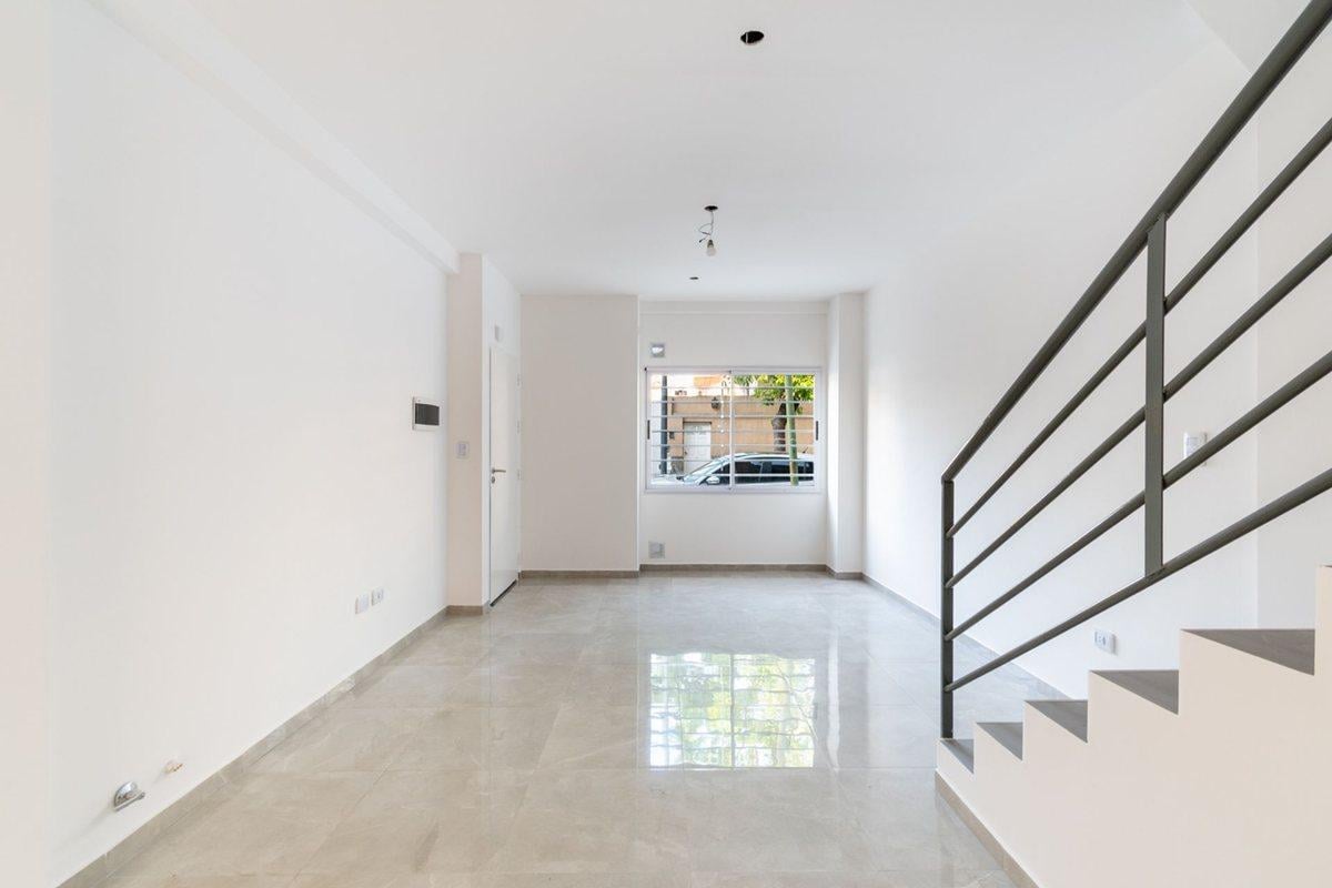 VENTA PH 4 AMB CON PATIO Y TERRAZA EN V. SARSFIELD