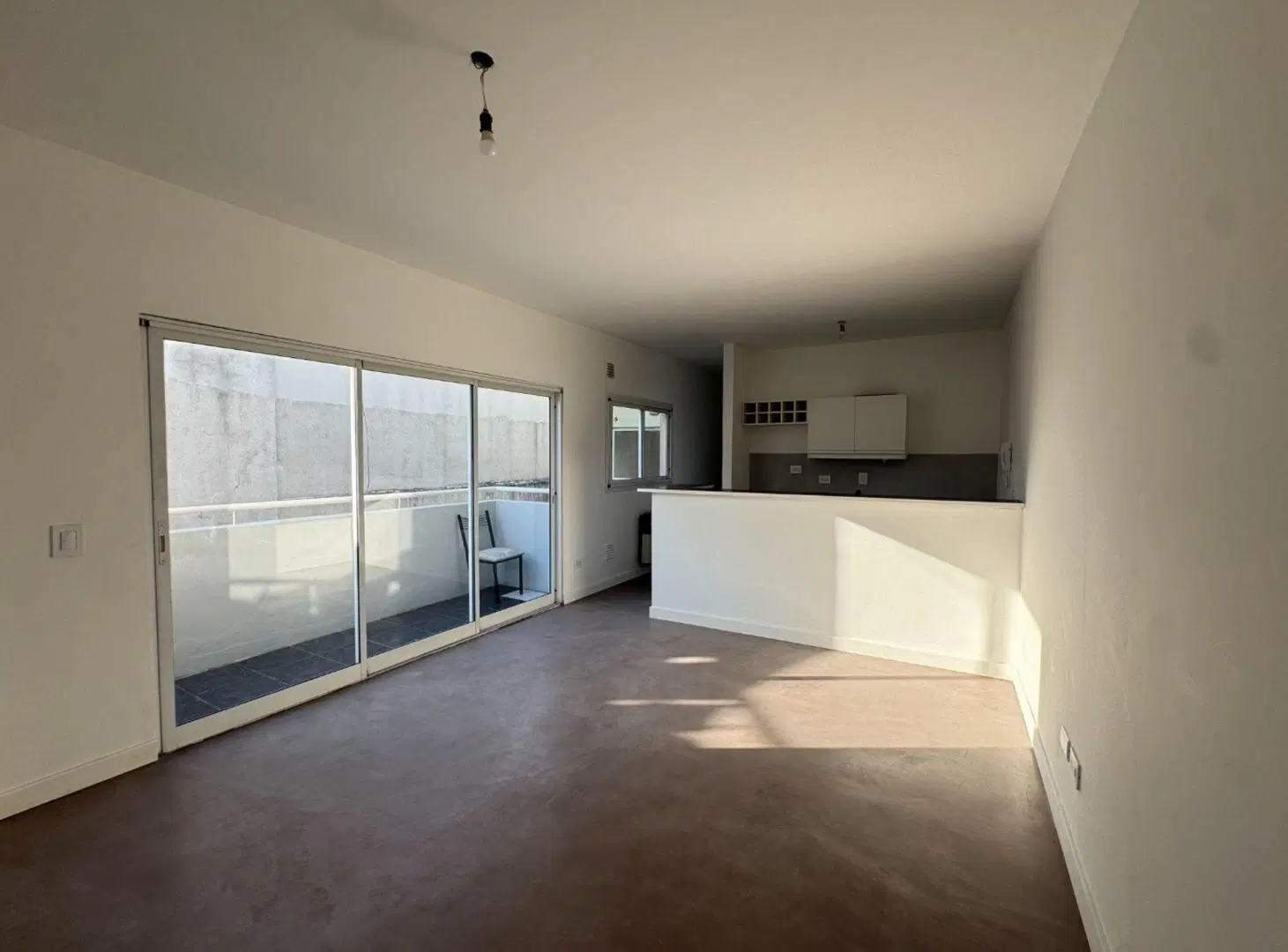 ALQUILER MONOAMBIENTE RENOVADO BALCON CONSTITUCION 5