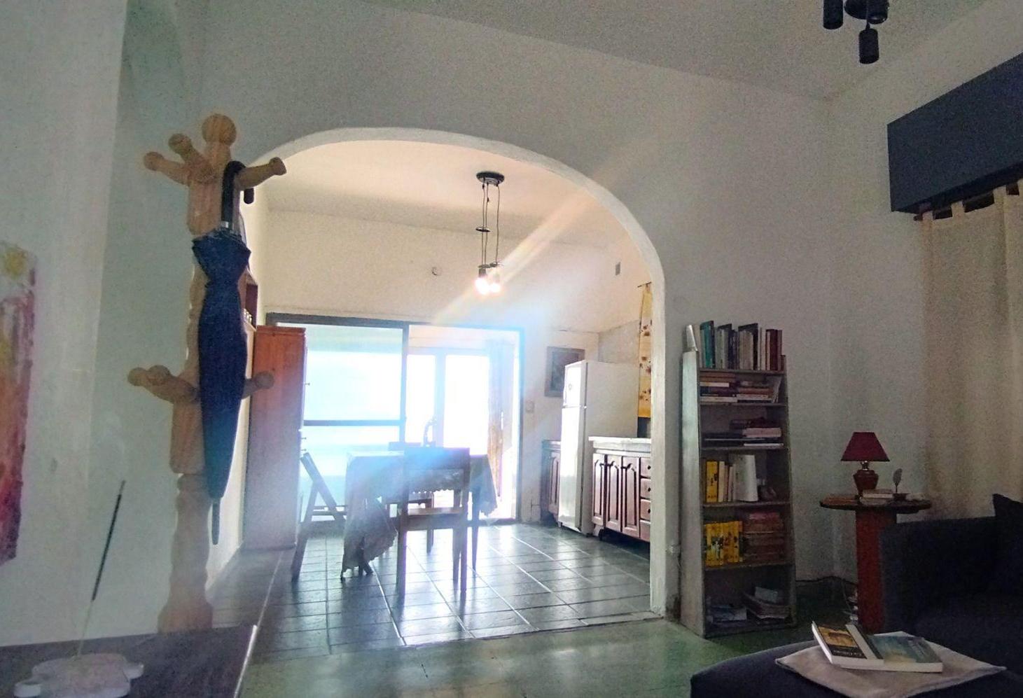 VENTA CASA 4 AMBIENTES CON DPTO EN FONDO QUILMES