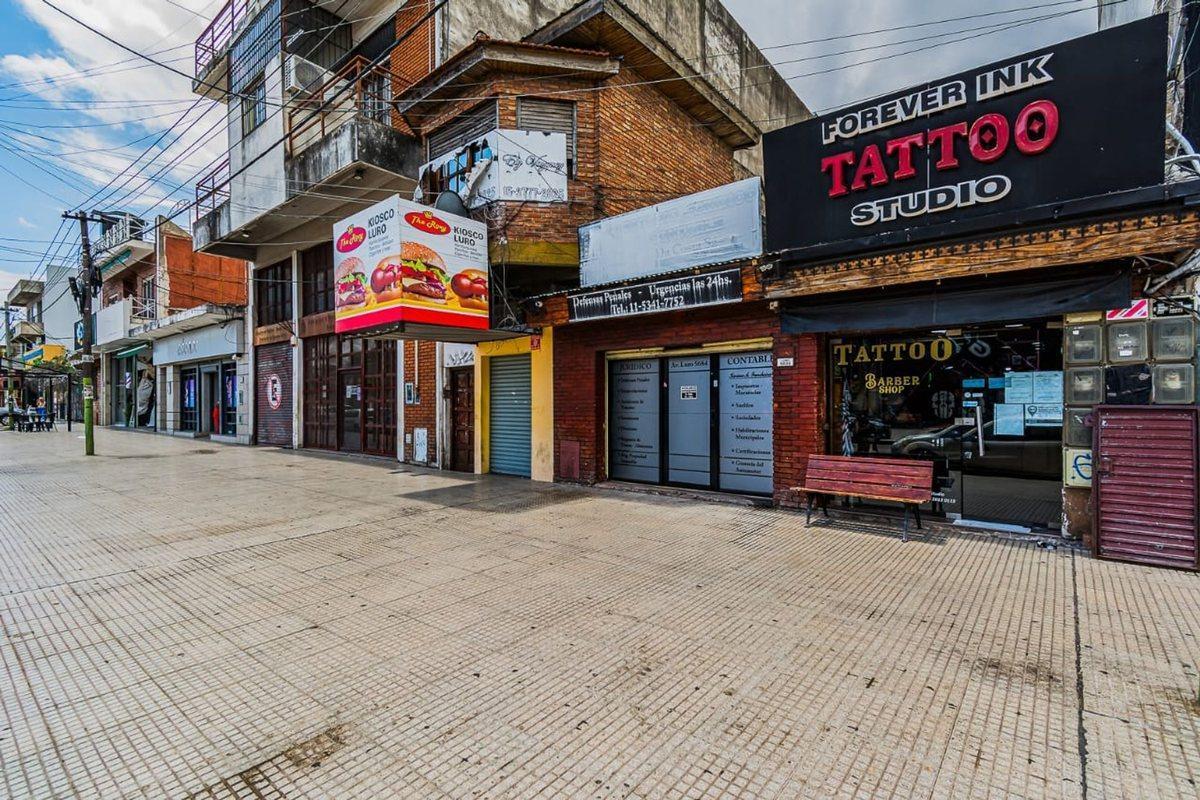 VTA EN BLOCK 3 LOCALES AL FTE + 4 PH G.LAFERRERE