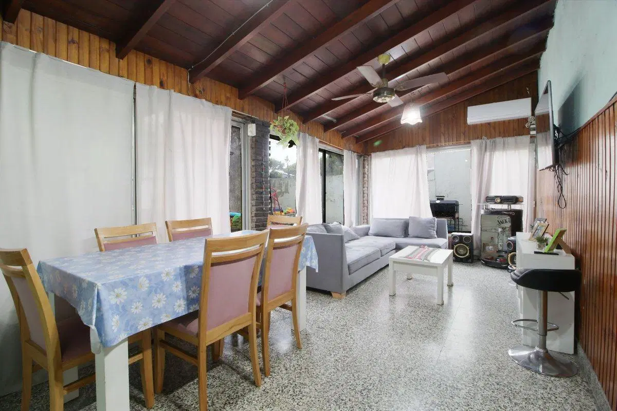 CASA EN VENTA 4 AMBIENTES LOMAS DE ZAMORA  CREDITO 5