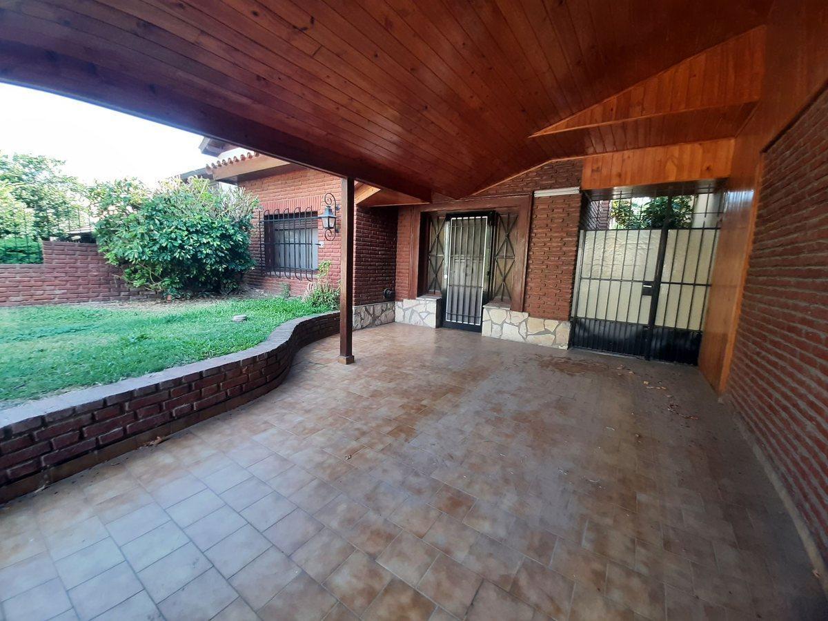 CASA EN VENTA EN LONGCHAMPS