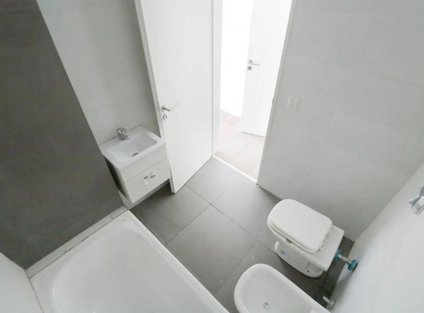 VENTA 5 AMBIENTES CON DEPENDENCIA ESTRENAR FLORES 4