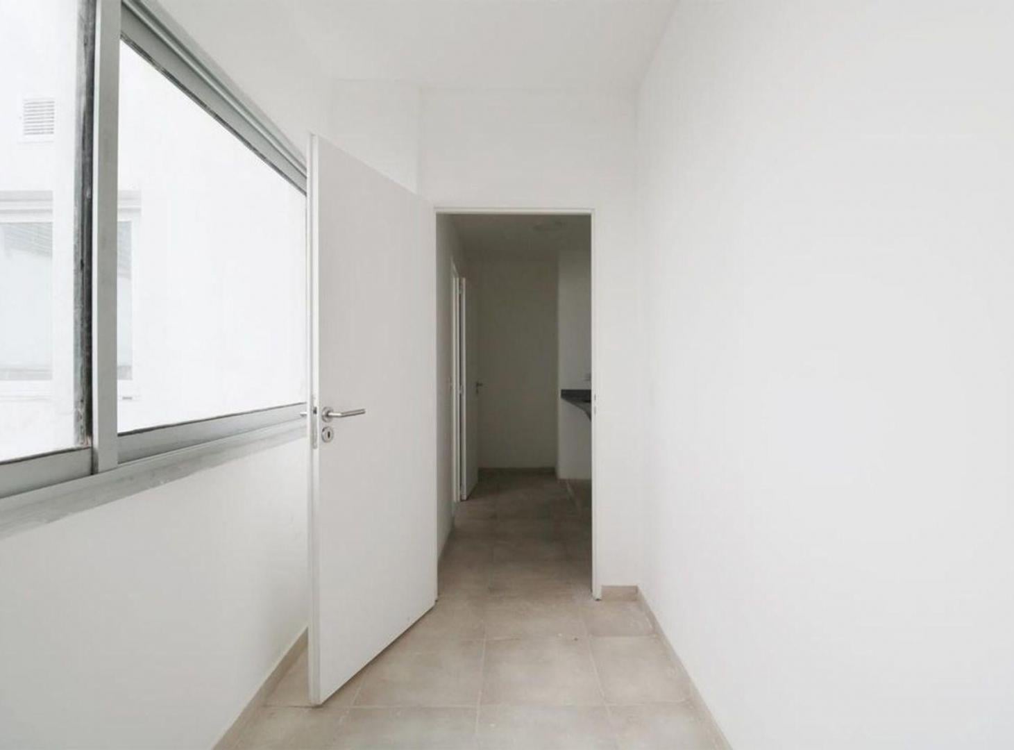 VENTA 5 AMBIENTES CON DEPENDENCIA ESTRENAR FLORES