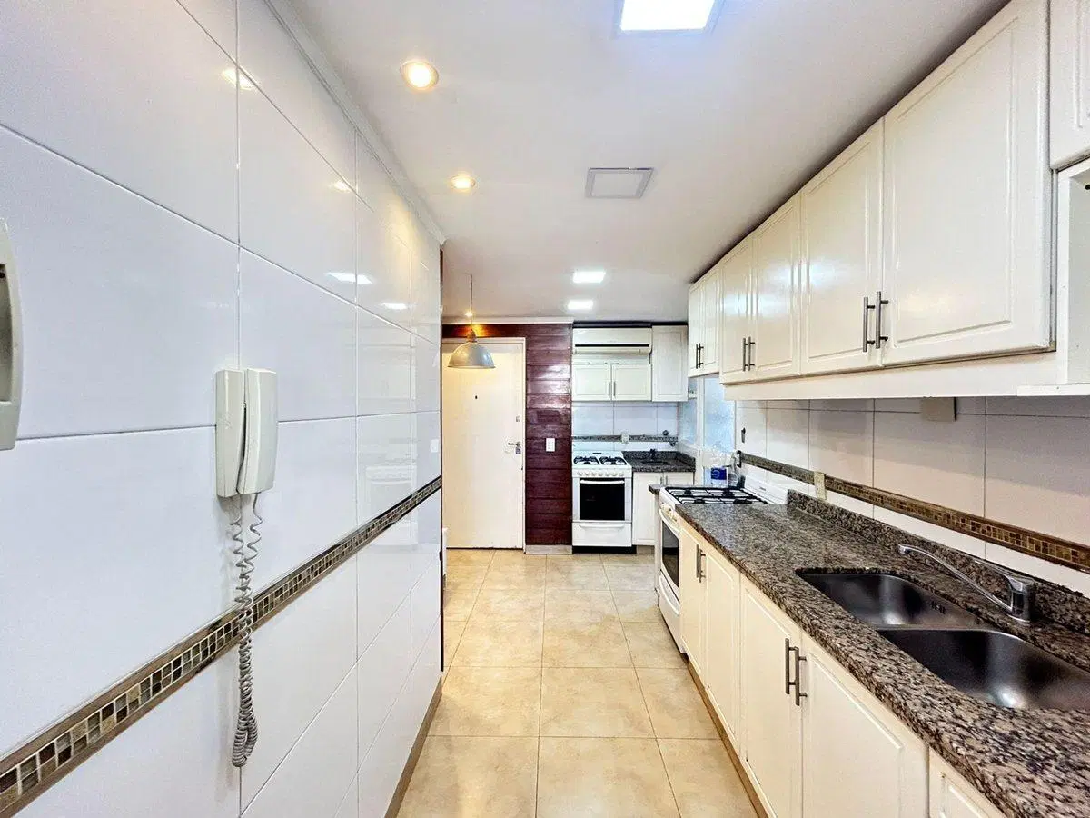 Departamento  en venta Larrea al 700 4 ambientes 5
