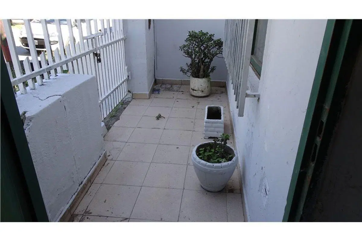 CASA LOTE PROPIO 10 x 20 mts CASTELAR OPORTUNIDAD 5
