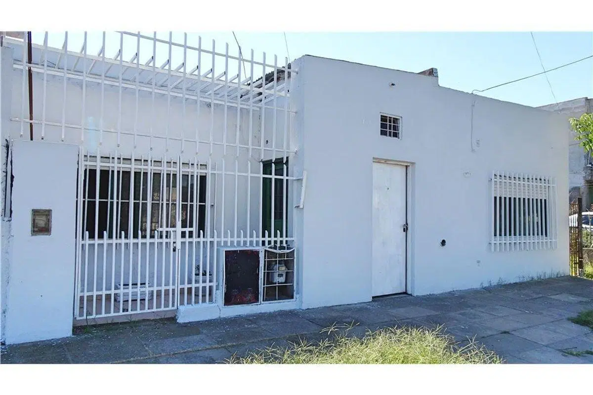CASA LOTE PROPIO 10 x 20 mts CASTELAR OPORTUNIDAD 2