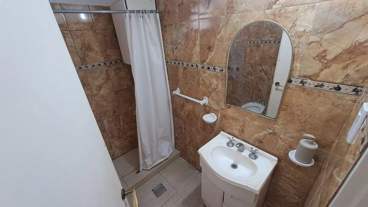 VENTA CASA 3 AMBIENTES, AMPLIO JARDIN, COCHERA 3