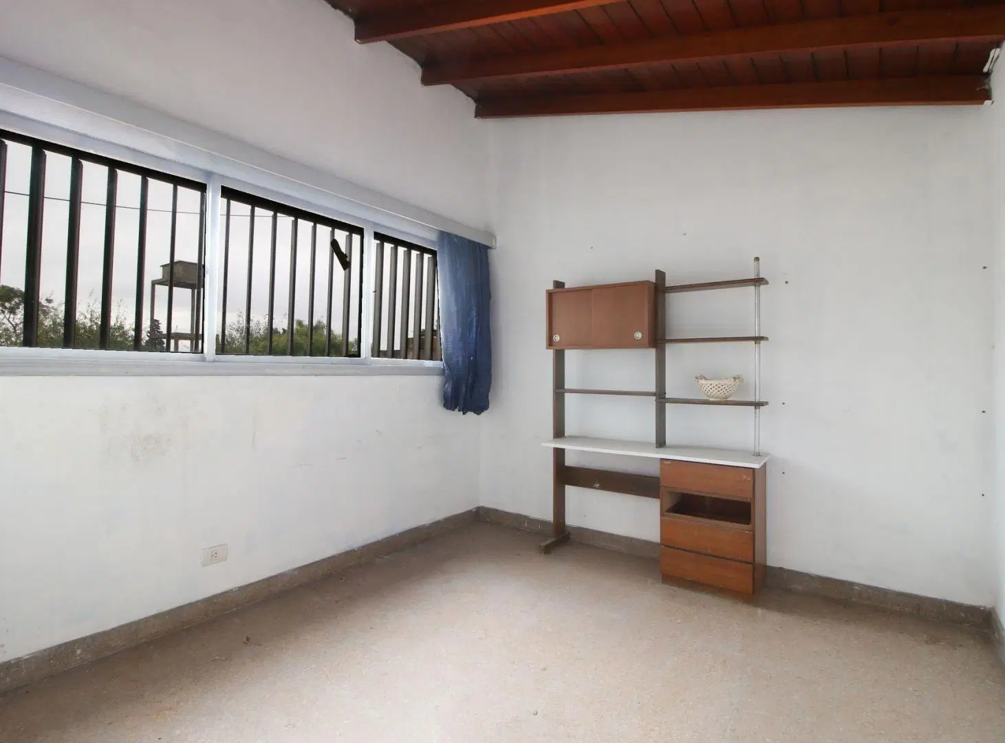 VENTA LOCAL, CASA Y GALPON LLAVALLOL 3