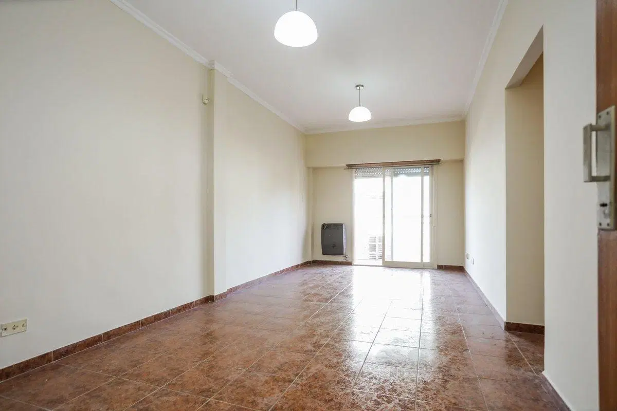 VENTA DEPARTAMENTO 3 amb al frente en 3 de febrero 8