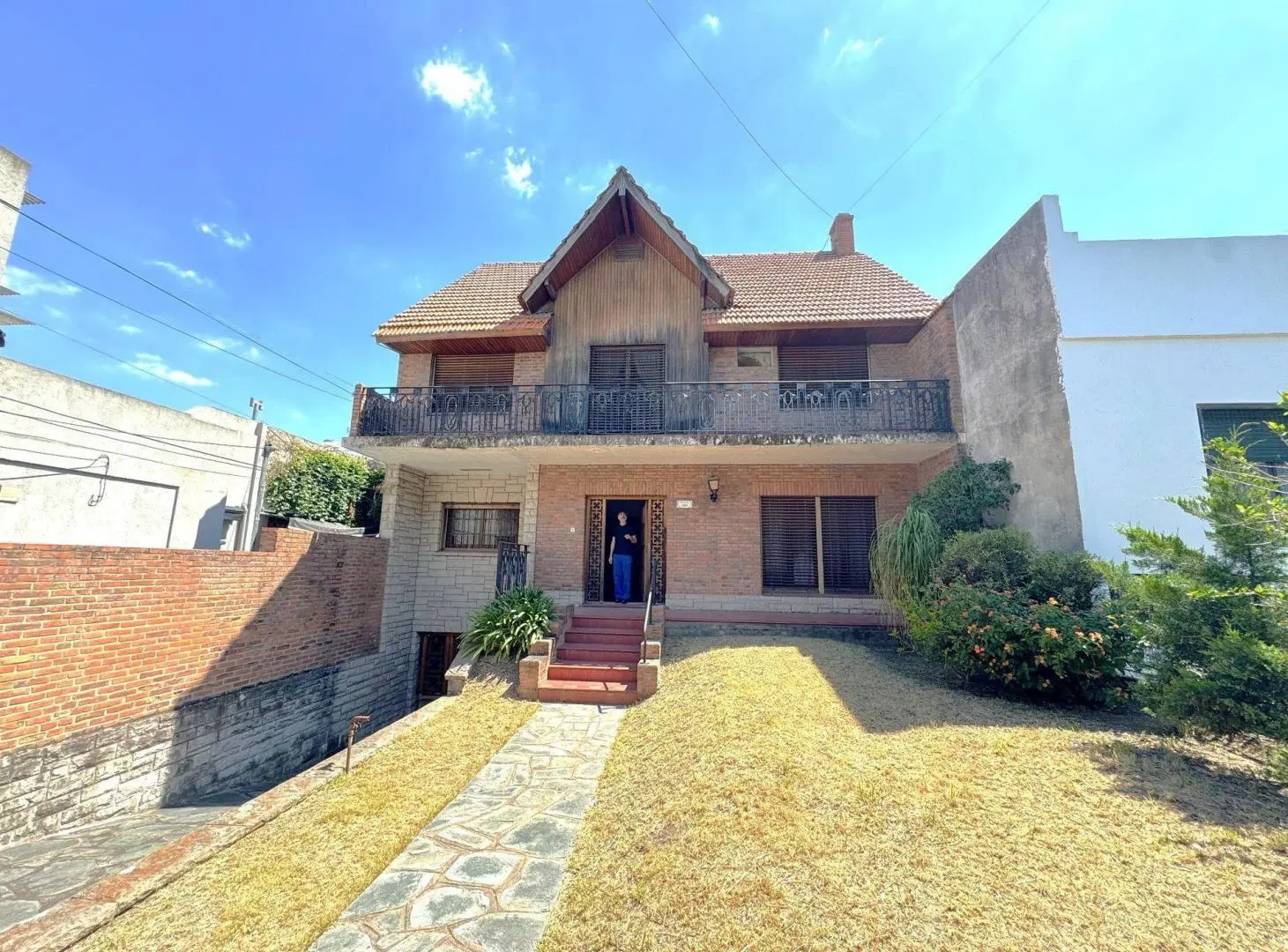 CASA 7 AMBIENTES VENTA ADROGUE JARDIN Y PILETA 2
