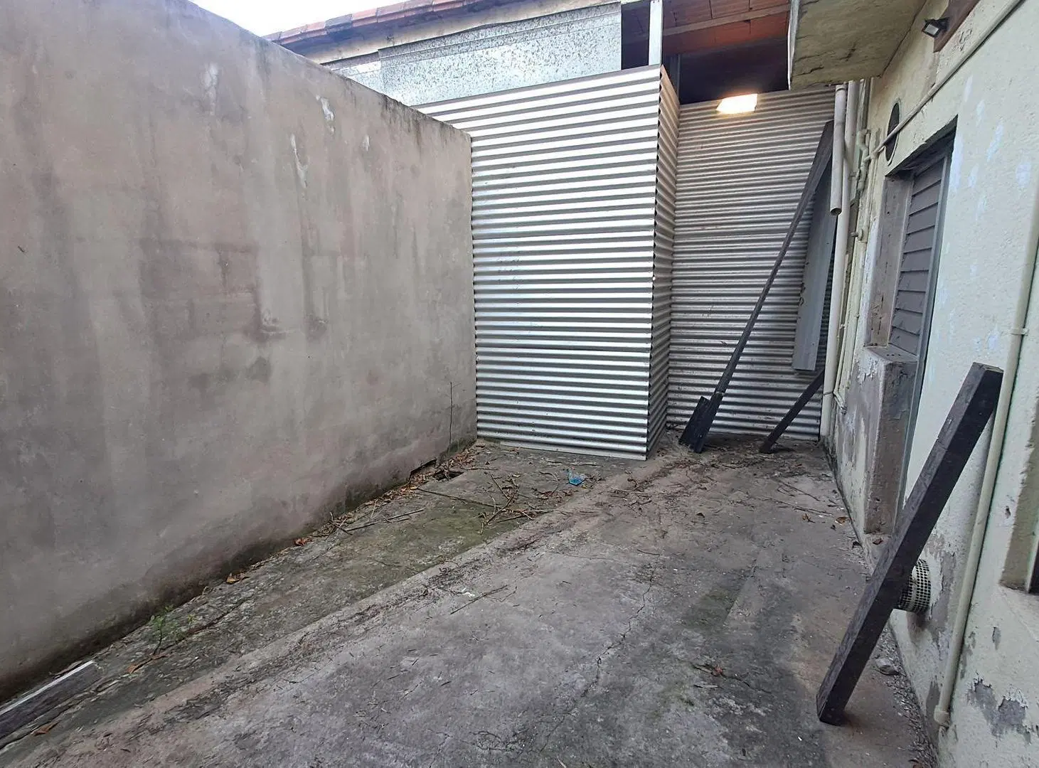 VENTA AMPLIO LOCAL Y DEPARTAMENTO CON BALCON 3