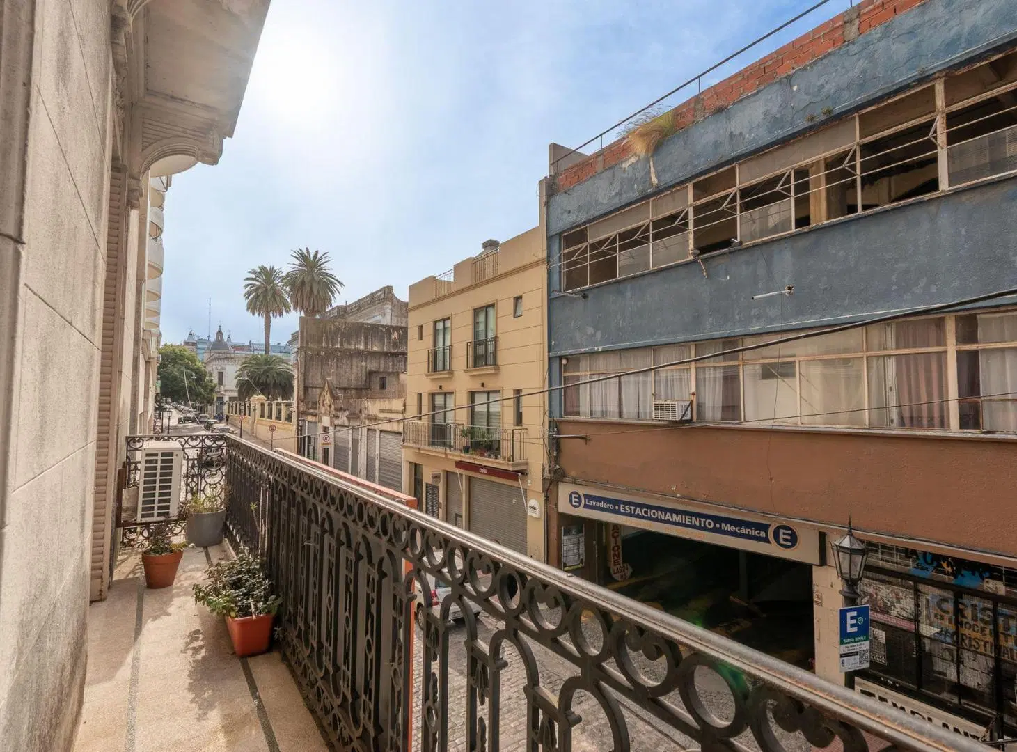Venta  Departamento 4 ambientes con balcón corrido 3