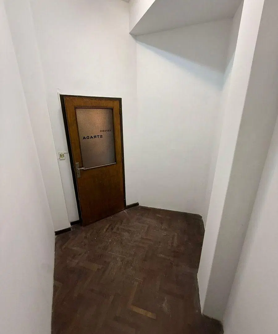 OFICINA AMPLIA EN VENTA DIAGONAL SUR 700 8