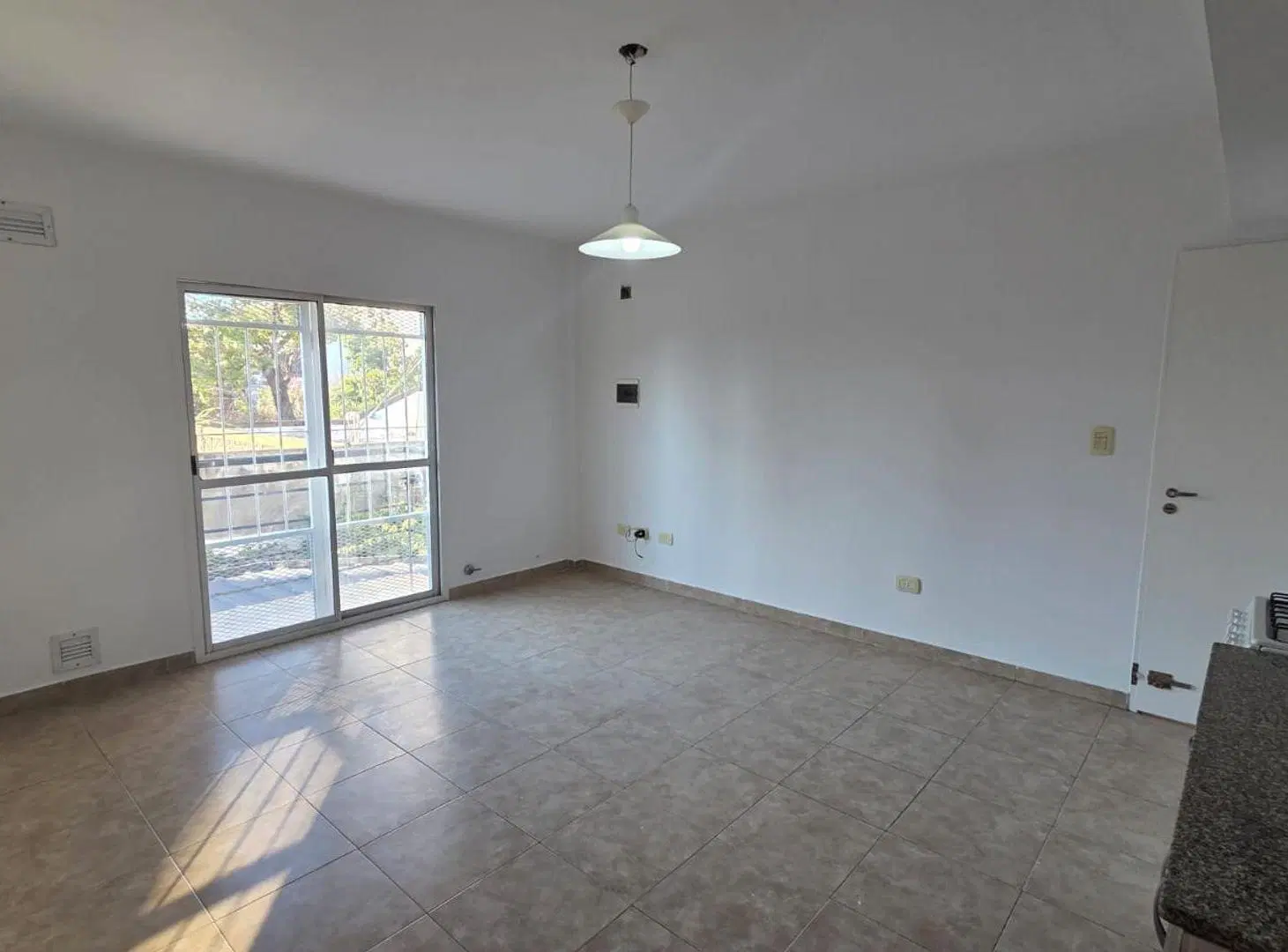 ALQUILER DEPARTAMENTO 2 AMBIENTES CON BALCON MORON 8