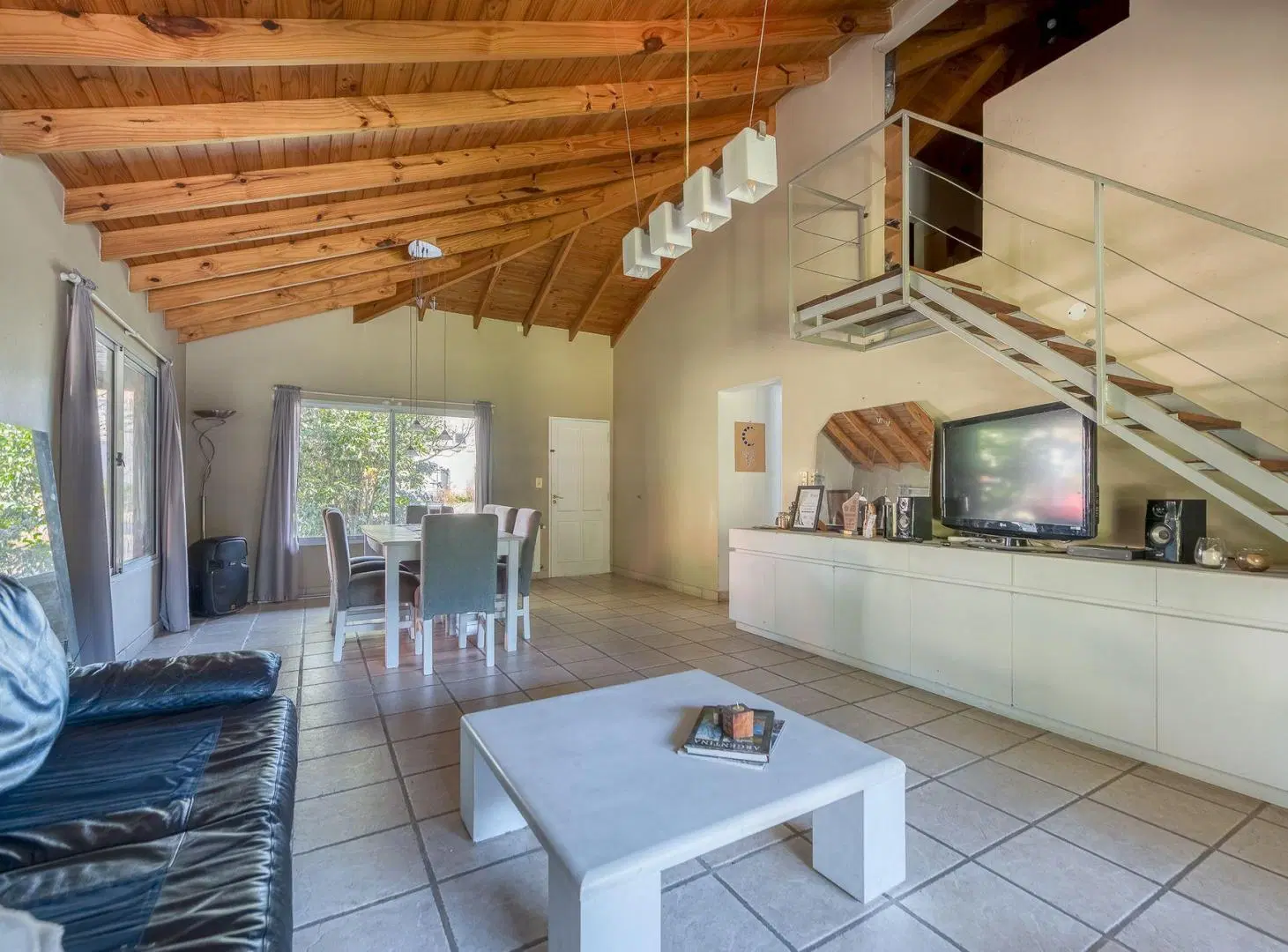 CASA DE 3 DORMITORIOS EN BARRIO SAINT MATTHEW´S 5