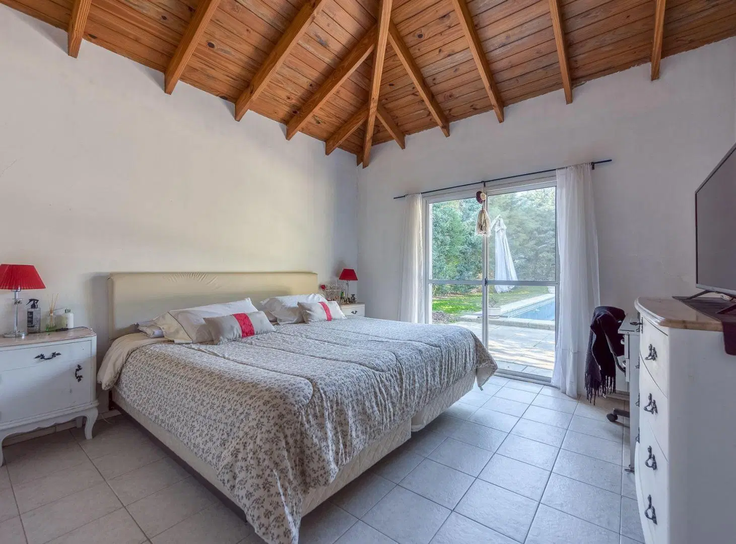 CASA DE 3 DORMITORIOS EN BARRIO SAINT MATTHEW´S 4